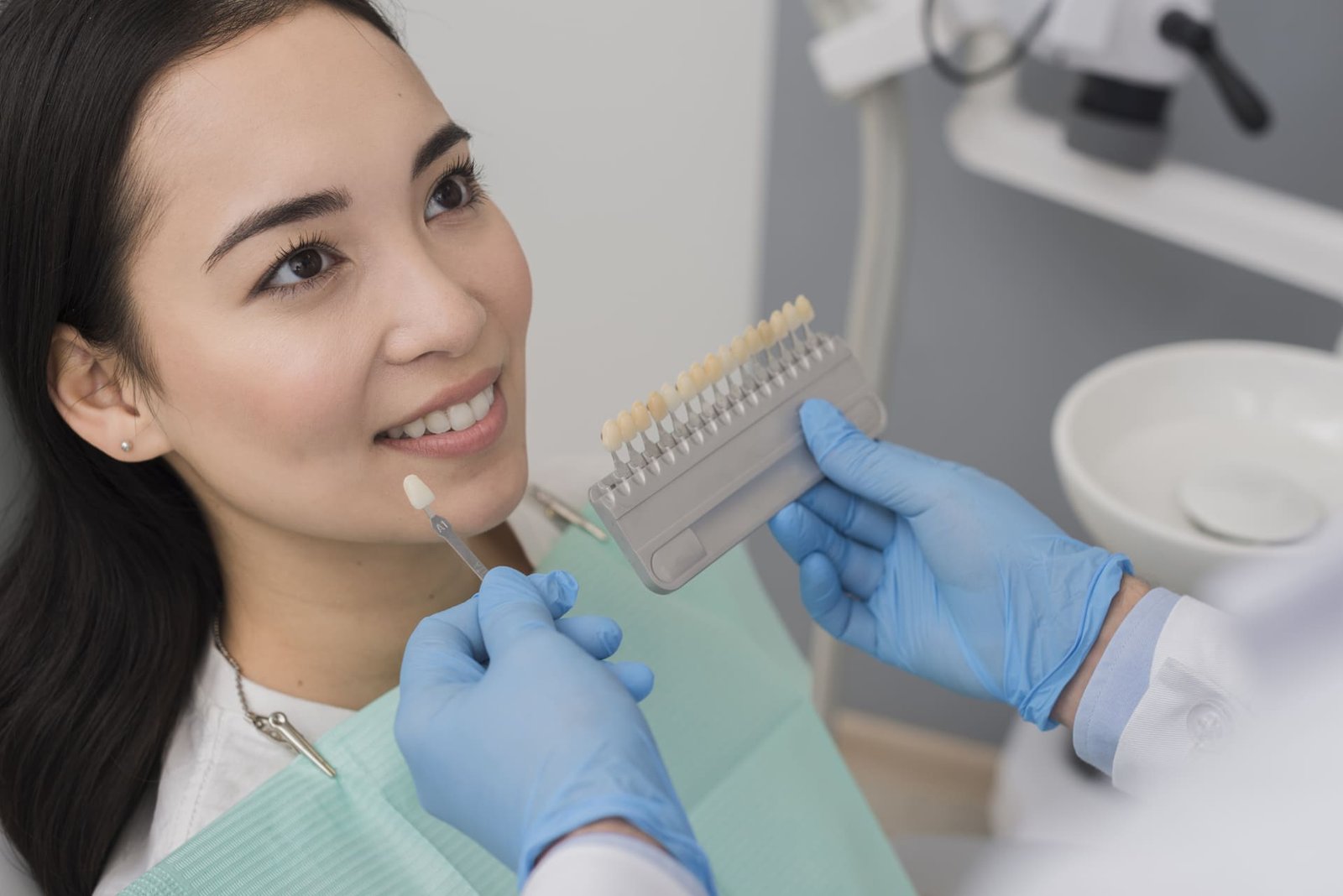 mulher-sorridente-em-dentista (1)